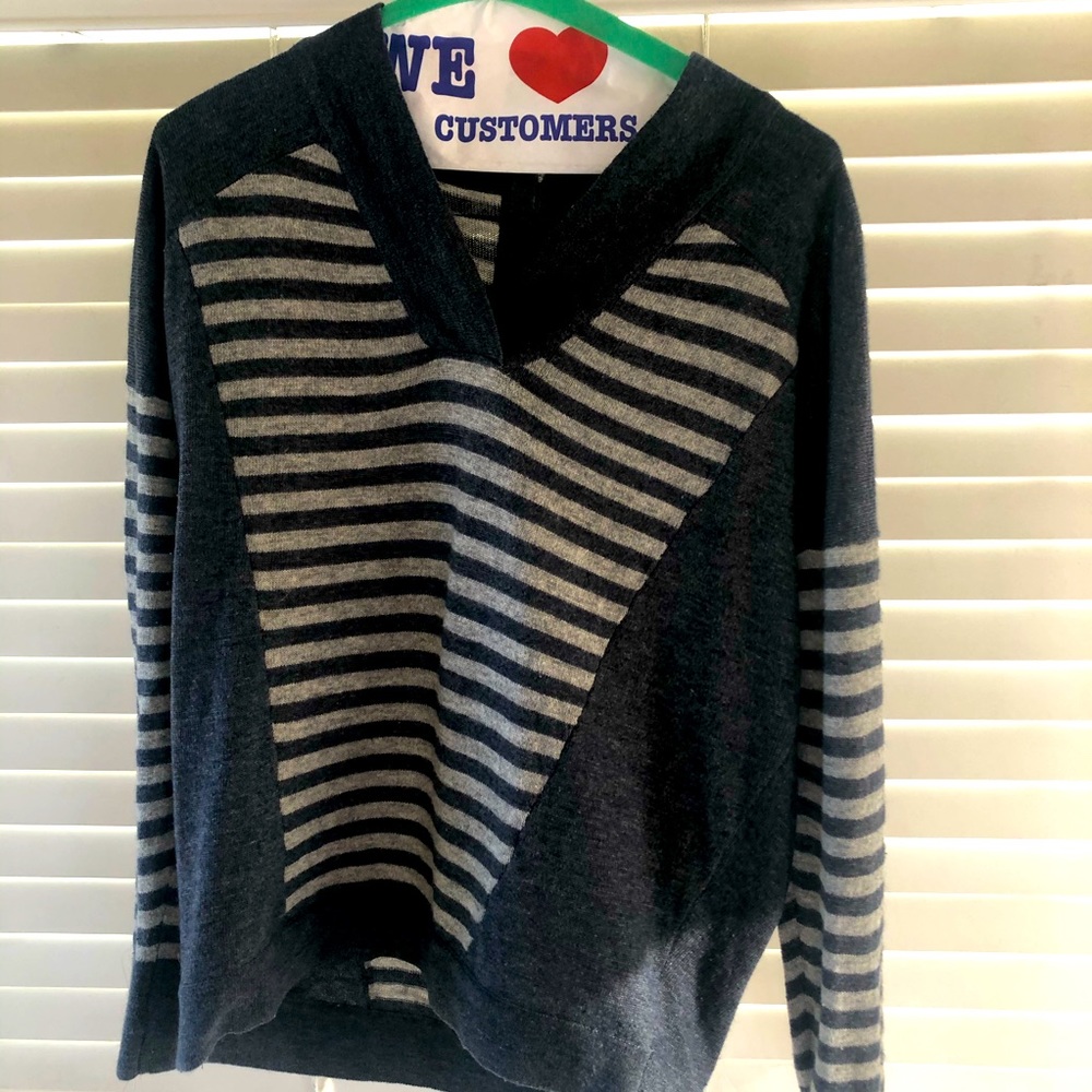 BCBG sweater, XS